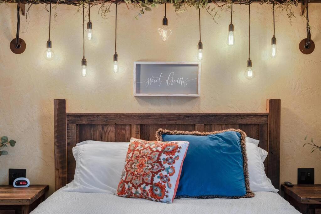 The Rustic Suite - Main Street Lodge In Берлин Екстериор снимка