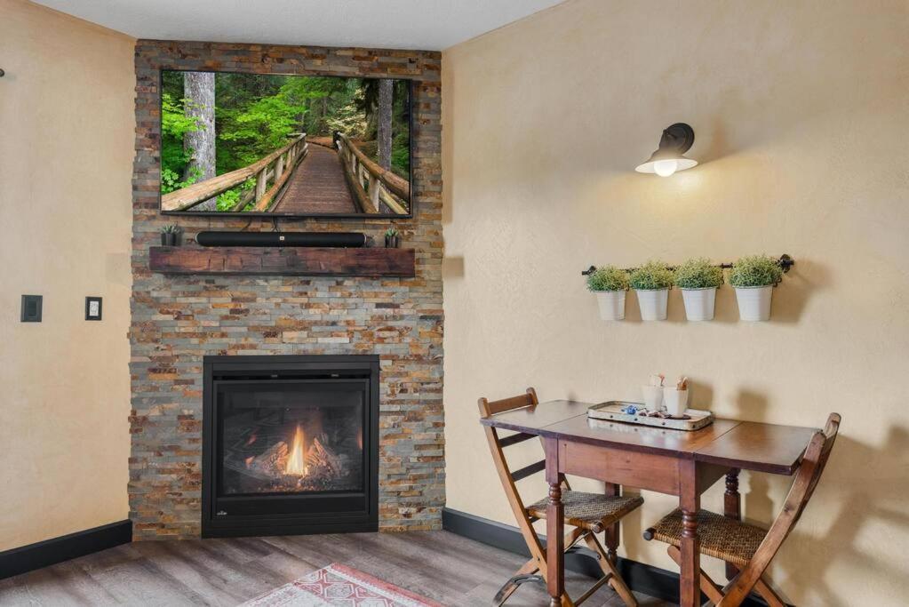 The Rustic Suite - Main Street Lodge In Берлин Екстериор снимка