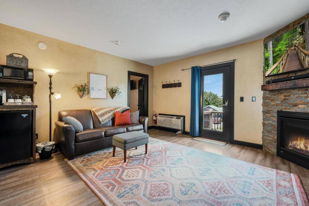 The Rustic Suite - Main Street Lodge In Берлин Екстериор снимка