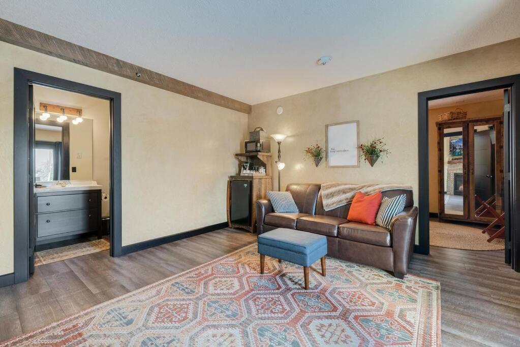 The Rustic Suite - Main Street Lodge In Берлин Екстериор снимка